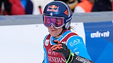 Sofia Goggiaová v cíli superob�ího slalomu ve Val d'Isere.
