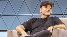 Vince Zampella, jeden z tv�rc� populární po�íta�ové hry Call of Duty. (12....