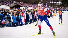 Mikulá� Karlík sp�chá b�hem stíhacího závodu v Le Grand Bornand.