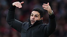 Trenér Mikel Arteta z Arsenalu reaguje v utkání proti Brightonu.