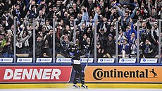 Marcus Sörensen z Fribourgu slaví gól proti Spart�.