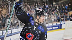 Marcus Sörensen z Fribourgu slaví gól proti Spart�.