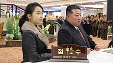Severokorejský v�dce Kim �ong-un a jeho dcera  stojí u recepce p�i slavnostním...