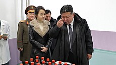Severokorejský v�dce Kim �ong-un a jeho dcera p�i náv�t�v� nov� dokon�ené...