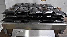 P�ib�v� ob�t� internetov�ch podvod�, kter� mohou v�st a� k nev�dom�mu pa�ov�n� drog.