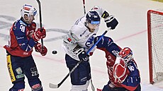 Pardubický branká� Will v souboji s plze�ským Lvem.