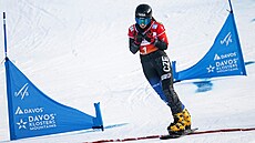 Zuzana Mad�rová dojí�dí v cíli paralelního slalomu v Davosu