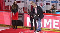 Prezident t�ineckého klubu Ján Moder p�ed utkáním s Kladnem pod�koval trenéru...