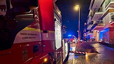 Hasi�i zasahovali u po�áru bytu v ulici Lu�i�ník� v Praze 5, odkud bylo...