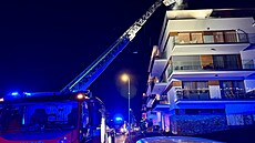 Hasi�i zasahovali u po�áru bytu v ulici Lu�i�ník� v Praze 5, odkud bylo...