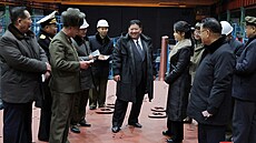 Severokorejský v�dce Kim �ong-un nav�tívil doky, kde KLDR podle státních médií...