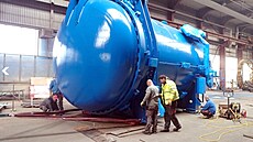 St�hování t�kých b�emen a stroj� a� do 300 tun u� dnes není problém