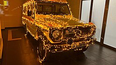 Váno�n� nazdobený v�z záchranky