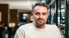 Robert Bryndza je jedním z nejprodávan�j�ích autor� kni�ních detektivek...