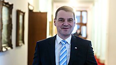 Redukci míst na ministerstvech a dal�ích ú�adech, takzvanou systemizaci,...