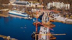 Praha  21. 3. 2025. Dvorecký most je rozestav�ný most pro m�stskou hromadnou...