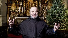 Provinciál Juan Provecho, kn�z a pedagog, vede v �esku �ád augustinián�.