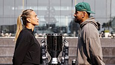B�loruska Aryna Sabalenková a Australan Nick Kyrgios p�ed vzájemným soubojem v...