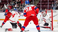 �e�tí junio�i tla�í na kanadskou branku.