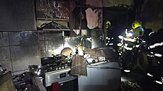 P�i no�ním po�áru rodinného domu v libereckých Ruprechticích utrp�lo zran�ní...