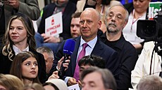 Korespondent britské stanice BBC pro Rusko Steve Rosenberg pokládá otázku...