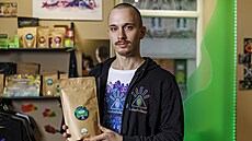 Jednou z dvanácti licencovaných prodejen kratomu v Brn� je obchod...