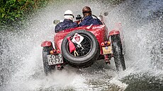 Neslu�í se po p�edjetí jiného vozidla zmírniti tempo a prá�iti vozidlu...