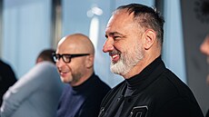 Jind�ich Trpi�ovský s asistentem Zde�kem Hou�teckým p�i podpisu nové smlouvy se...