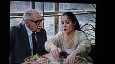 Milo� Kopecký a Tá�a Fischerová v restauraci v prvním pat�e domu zvaném �KD v...