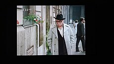 Prodlou�ený �as. Orwellovský rok 1984. Milo� Kopecký prochází kolem tehdej�ího...