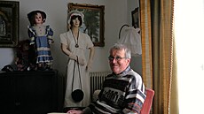 Hra�ky, obrazy, starý nábytek. P�edm�ty ze sbírek restaurátorky Marty Mu�átkové...