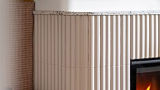 Materiálovou �kálu o�ivuje nenucené tvarování do oblouk� a oblou�k�.