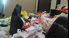 �ínský hrá� dva roky neoupstil hotelový pokoj. Takto t to vypadalo p�i jeho...