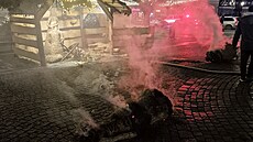 Na Velkém nám�stí v Krom��í�i ho�ely slam�né figury z betlému. (29. prosince...