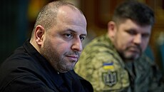 Vyjednava�i Rustem Umerov and Andrij Hnatov seznámili ukrajinského prezidenta...