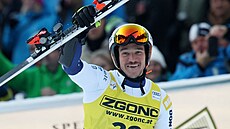 Jan Zabyst�an se raduje v cíli super-G ve Val Garden�.