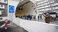 Akce Den otev�eného tunelu p�ilákala do Vi��ové davy zájemc�. (21. prosince...
