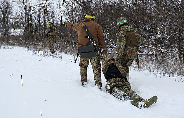 ANALÝZA: Putin ve svěráku. Naivní kalkul na Ukrajině mu rozežírá zemi zevnitř