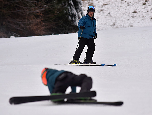 S mrazem se sněhové podmínky zlepšují. A Beskydy se začaly plnit lyžaři