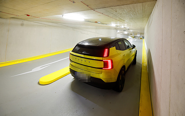 Konec bloudění u nemocnice. Řidičům v Liberci uleví nový parkovací dům