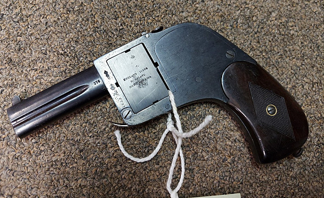 Oprávnění k nelegálně držené zbrani lze získat od čtvrtka, platit bude půl roku