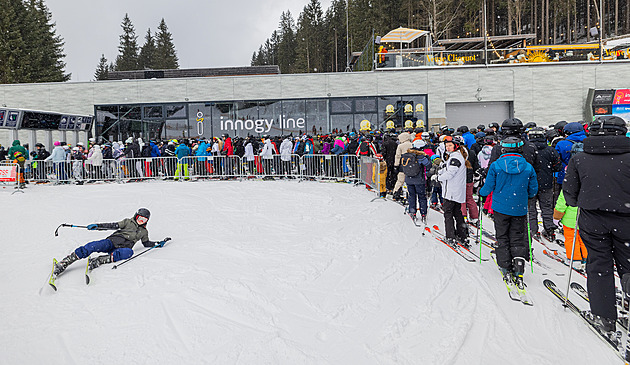 Chytré, nebo bezohledné? Lyžaři našli způsob, jak se u vleku vyhnout frontě
