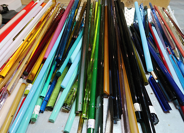 Led i země. Skleněné korálky od výtvarnice ze Špindlu potěší závodnice