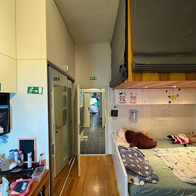 Dvě sestry a jeden pokoj. Geniálně řešené soukromí pro dospívající slečny