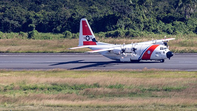 Americk� letoun na vojensk� z�kladn� na Portoriku (30. prosince 2025) 

