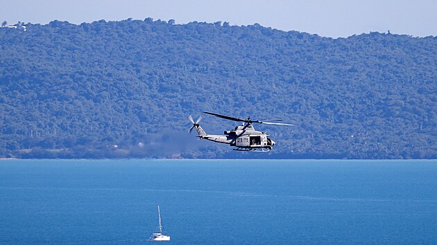 Americk� vrtuln�k nad vojenskou z�kladnou na Portoriku (30. prosince 2025)