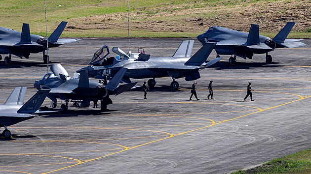 Americk� letouny F-35 Lightning II na vojensk� z�kladn� na Portoriku (30. prosince 2025)