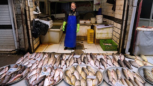 �r�n za��v� protesty obchodn�k�, kte�� kv�li sl�bnouc�mu rij�lu nech�vaj� sv� podniky zav�en�. (30. prosince 2025)