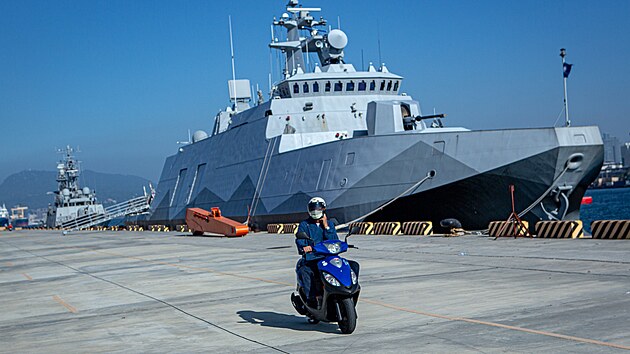 Tchajwansk� n�mo�nictvo vyslalo v�le�n� lod� z ji�n�ch p��stav�, aby pos�lilo pob�e�n� obranu b�hem ��nsk�ho vojensk�ho cvi�en� pod n�zvem Mise spravedlnosti. (30. prosince 2025)