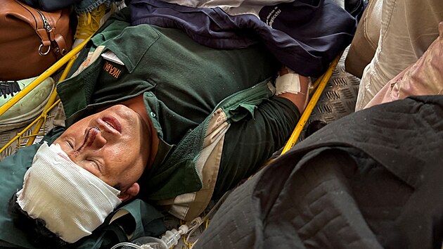 Sr�ku vlak� u Machu Picchu nep�e�il jeden ze strojvedouc�ch, v�ce ne� 30 lid� bylo zran�no. (30. prosince 2025)